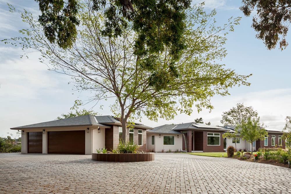 What Can a Custom Home Builder Offer You?